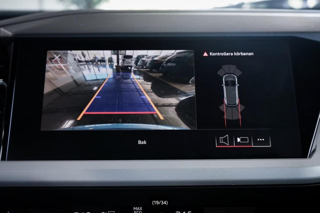 AUDI Q4 e-tron 2022