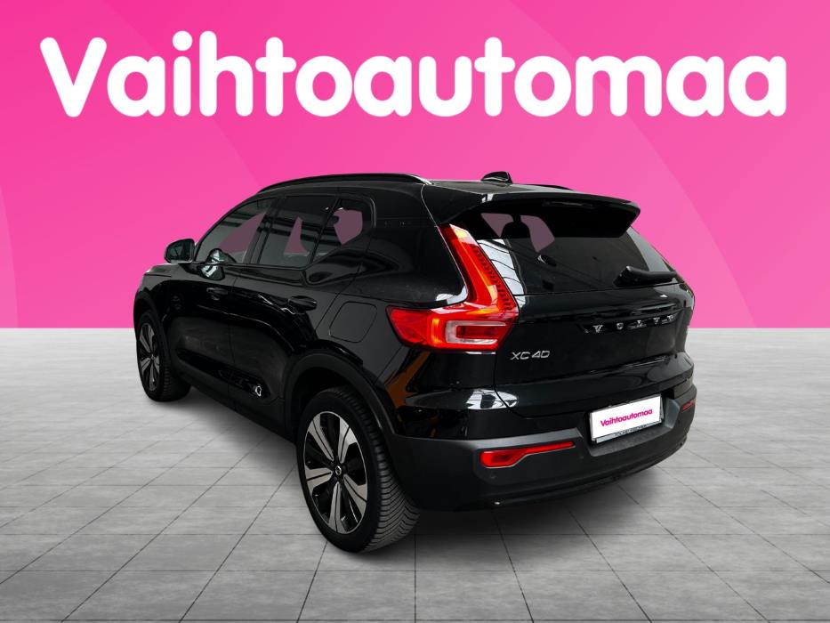 VOLVO XC40 2023
