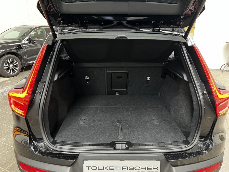 VOLVO XC40 2023