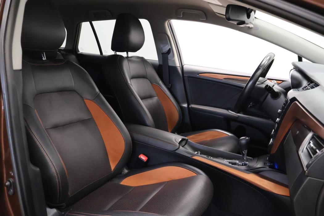 TOYOTA Avensis 2015