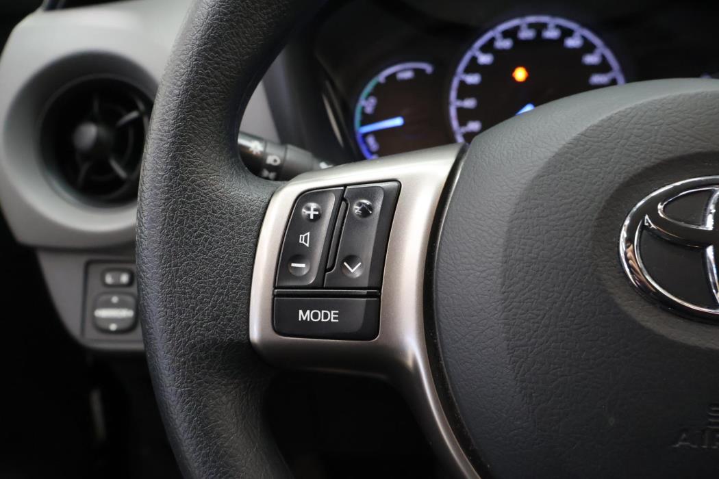 TOYOTA Yaris 2018