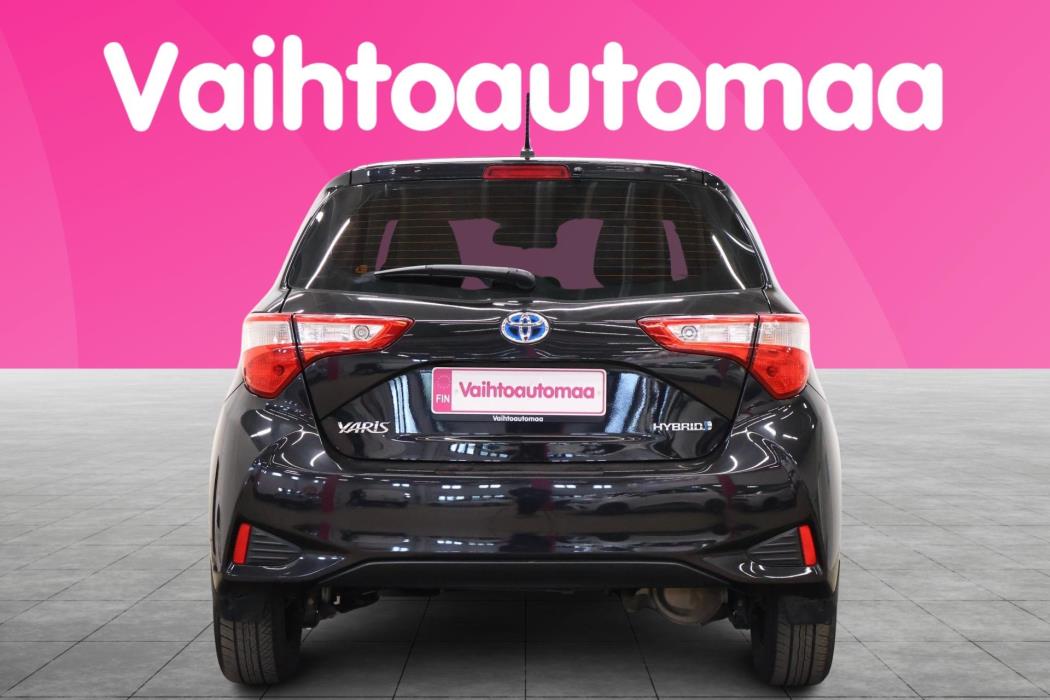 TOYOTA Yaris 2018