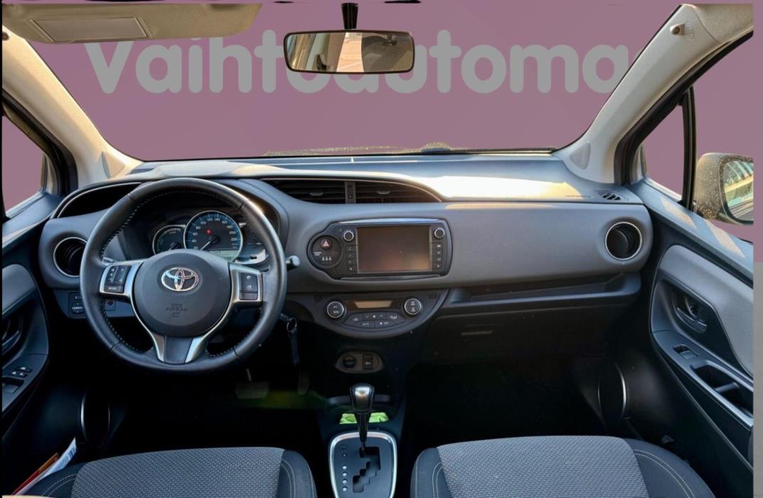 TOYOTA Yaris 2016