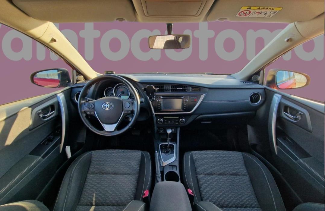 TOYOTA Auris 2015