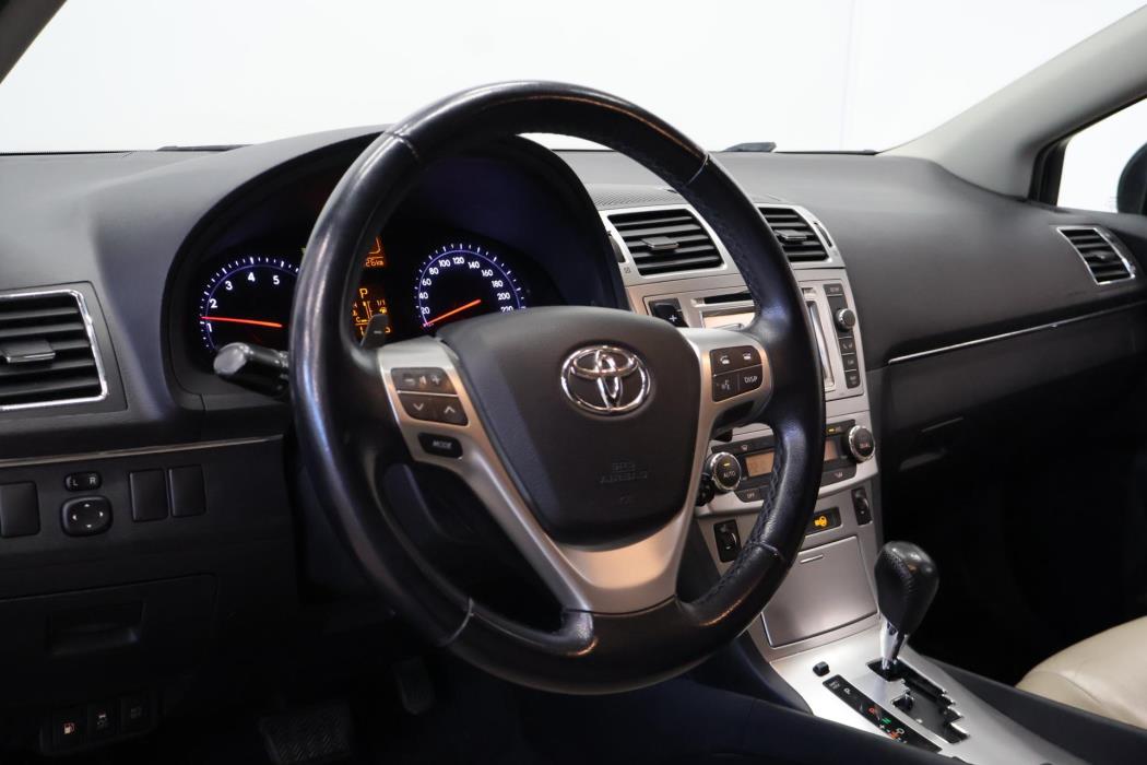 TOYOTA Avensis 2013