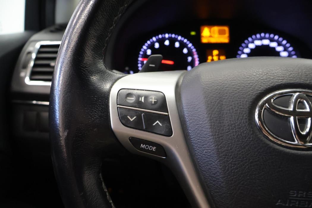TOYOTA Avensis 2013