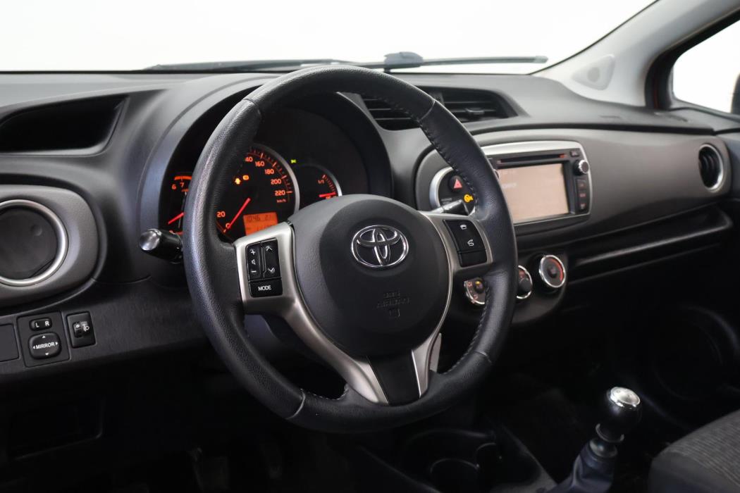 TOYOTA Yaris 2013