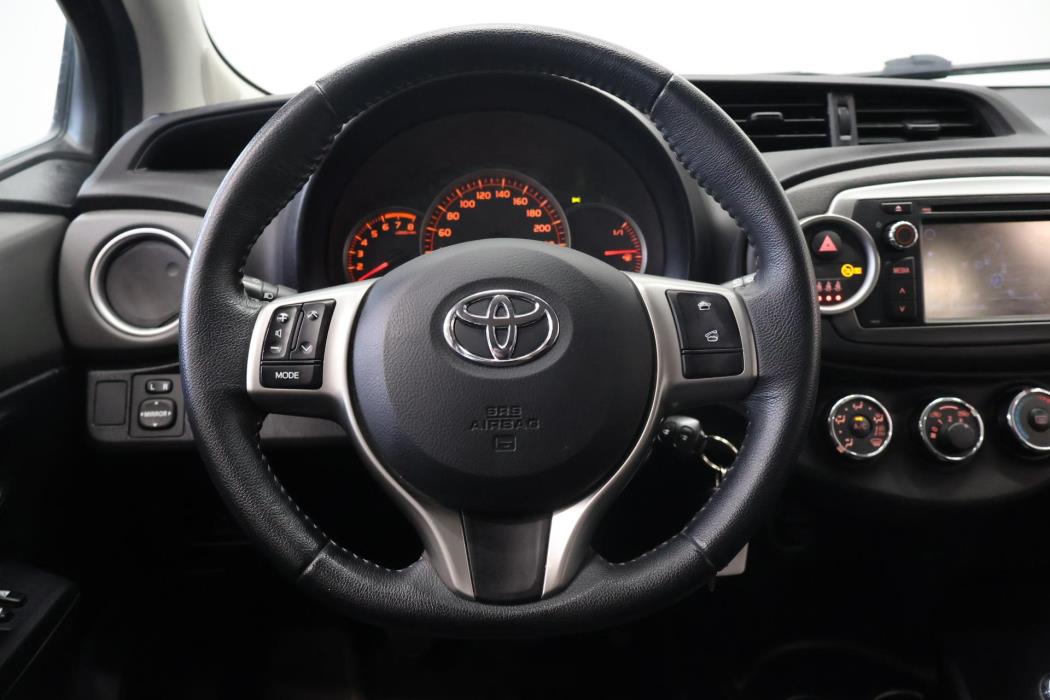 TOYOTA Yaris 2013