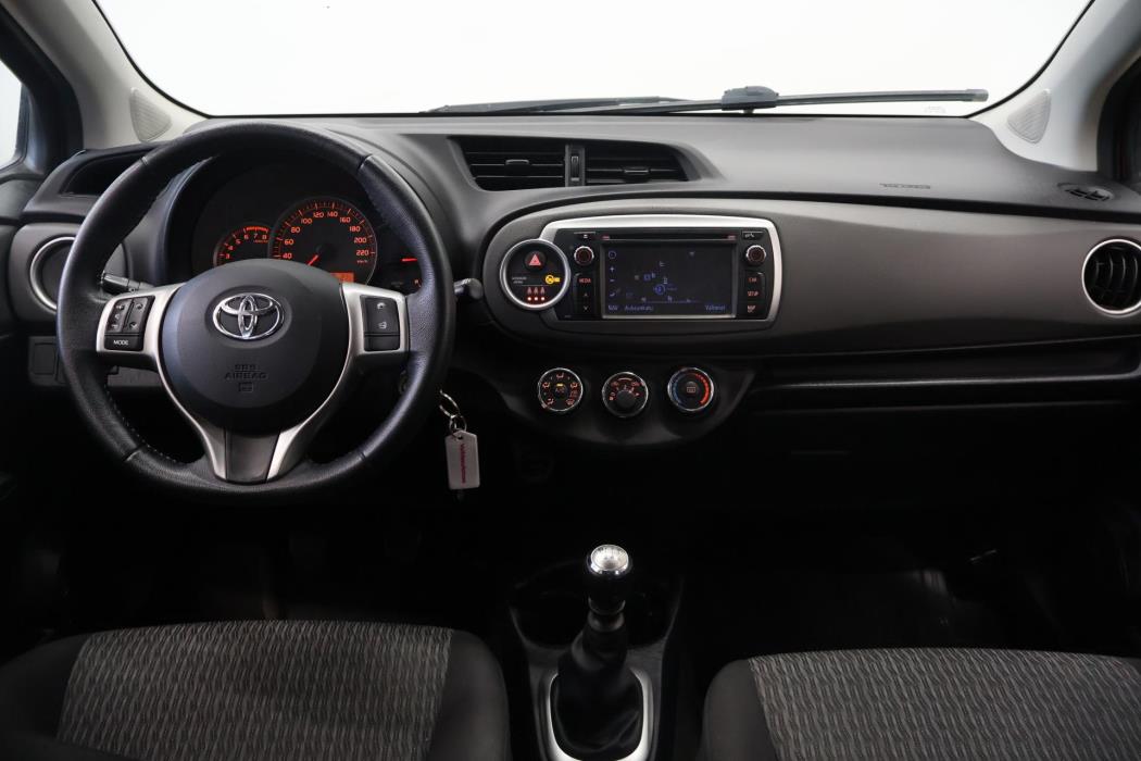TOYOTA Yaris 2013