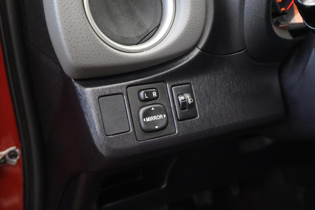 TOYOTA Yaris 2013