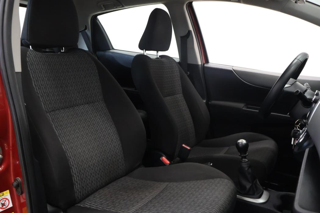 TOYOTA Yaris 2013