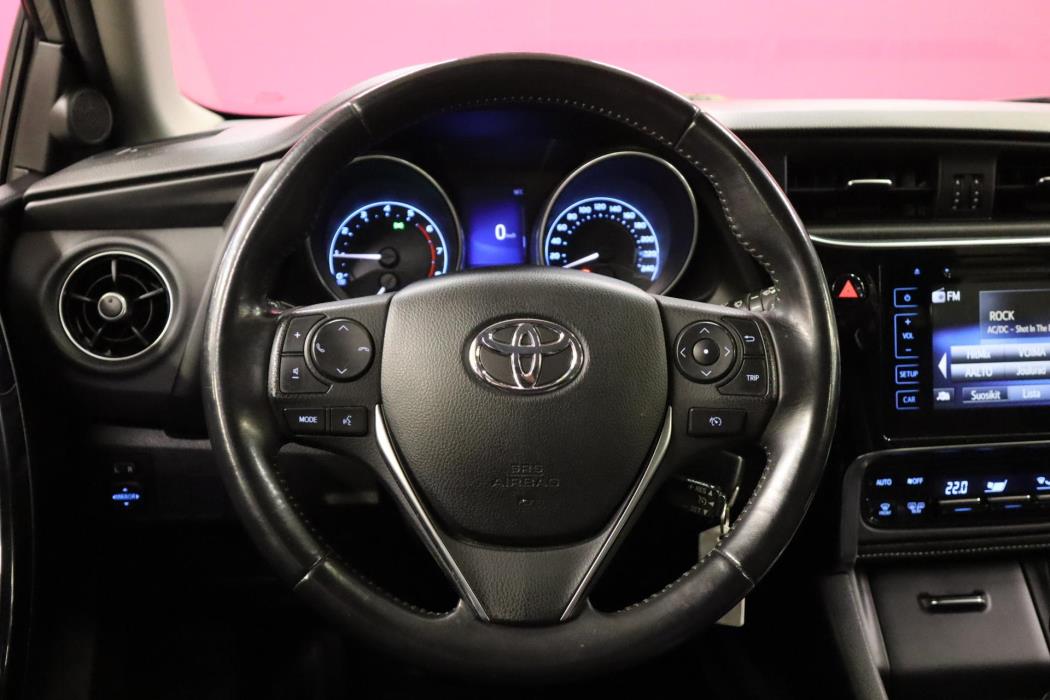 TOYOTA Auris 2016