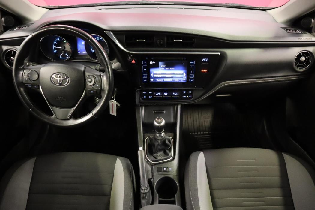 TOYOTA Auris 2016