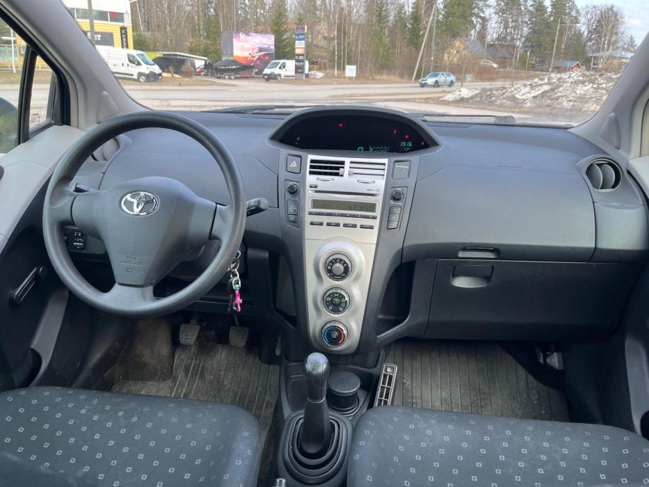 TOYOTA Yaris 2008