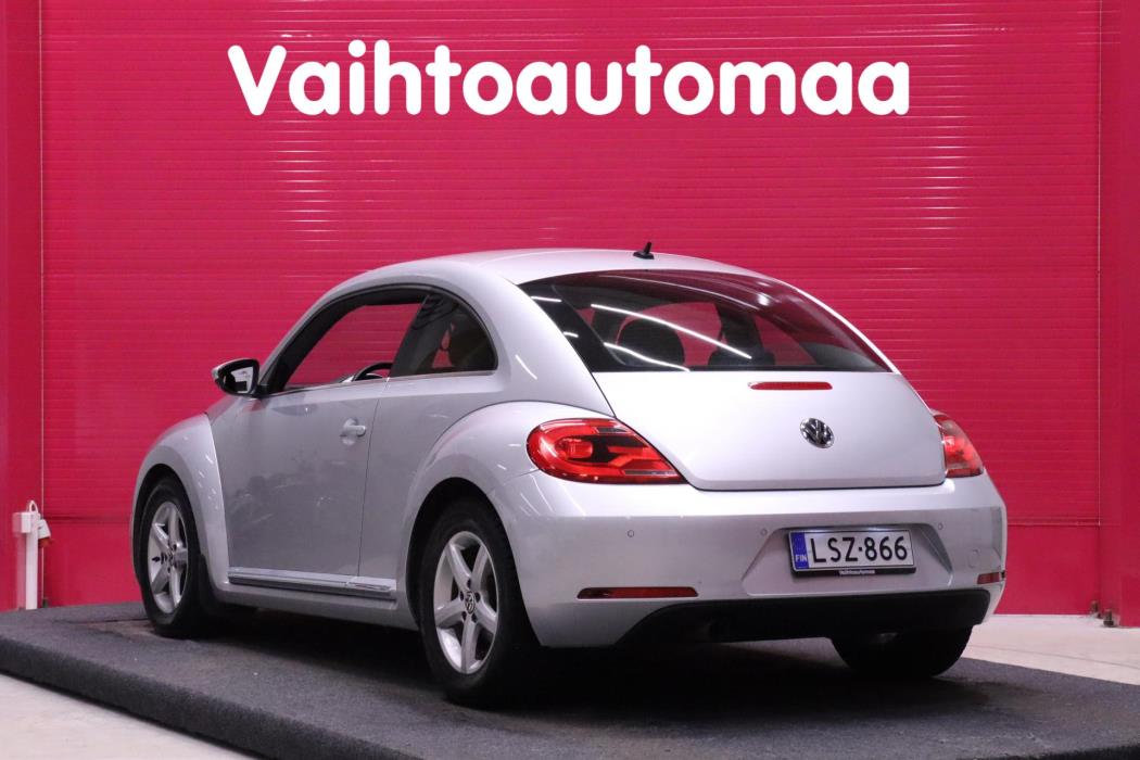 VOLKSWAGEN Beetle 2013