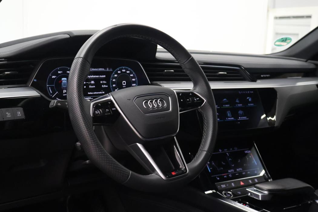 AUDI e-tron 2023
