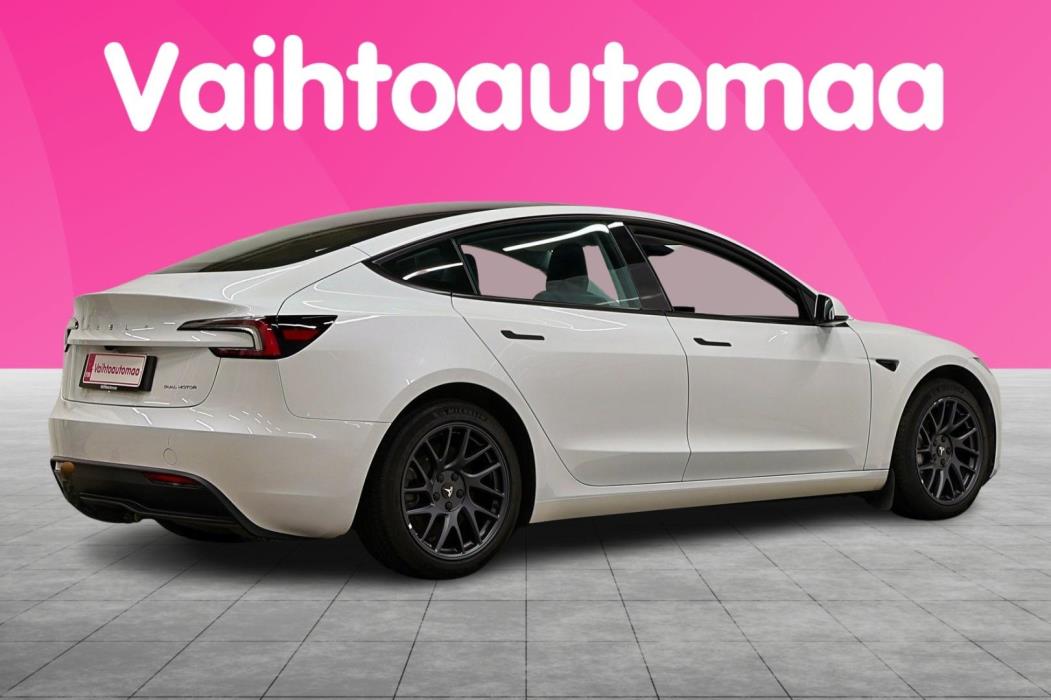 TESLA Model 3 2024