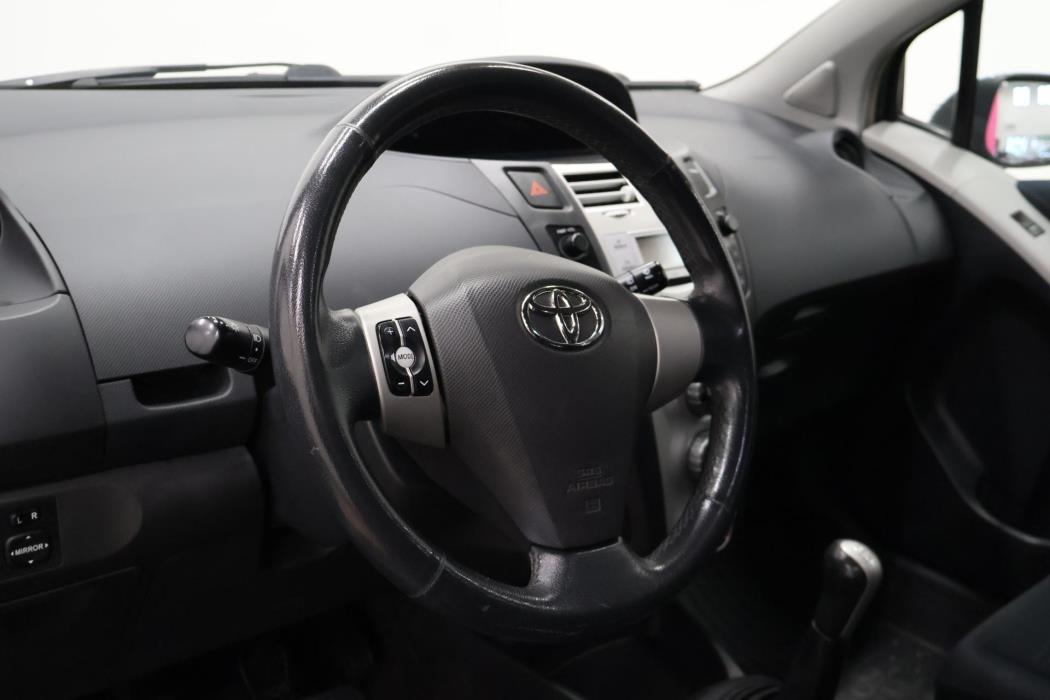 TOYOTA Yaris 2006