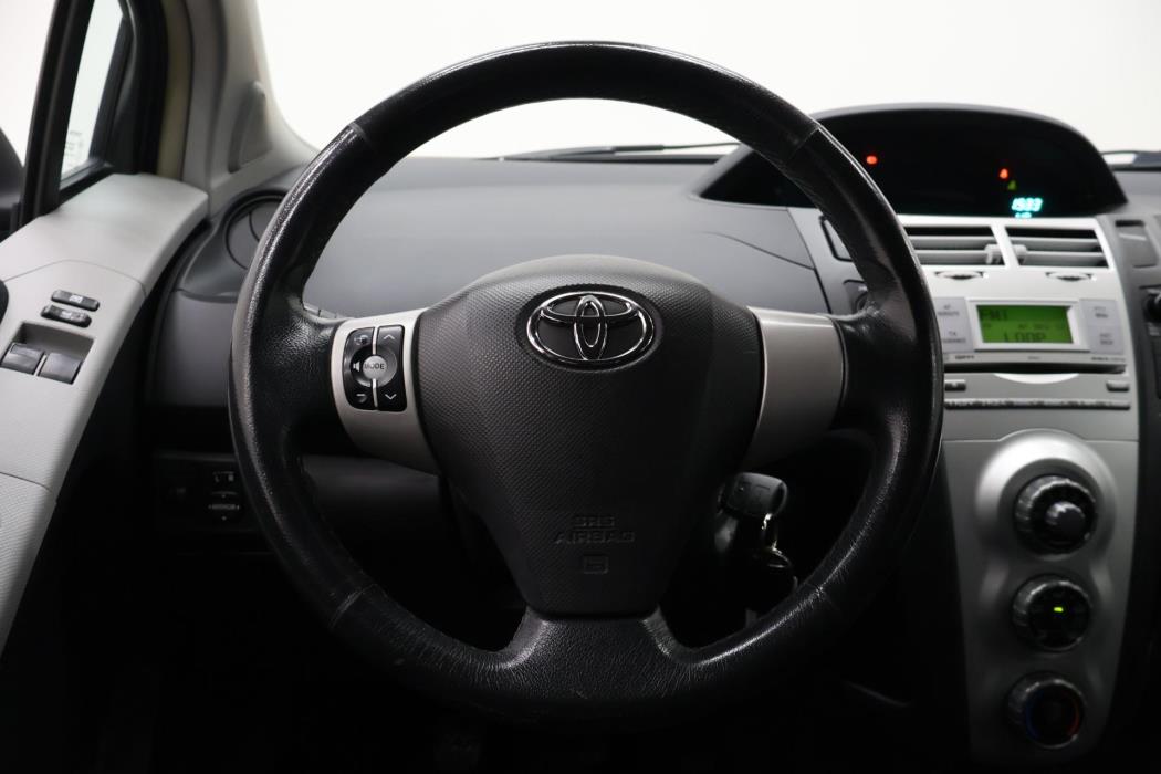TOYOTA Yaris 2006