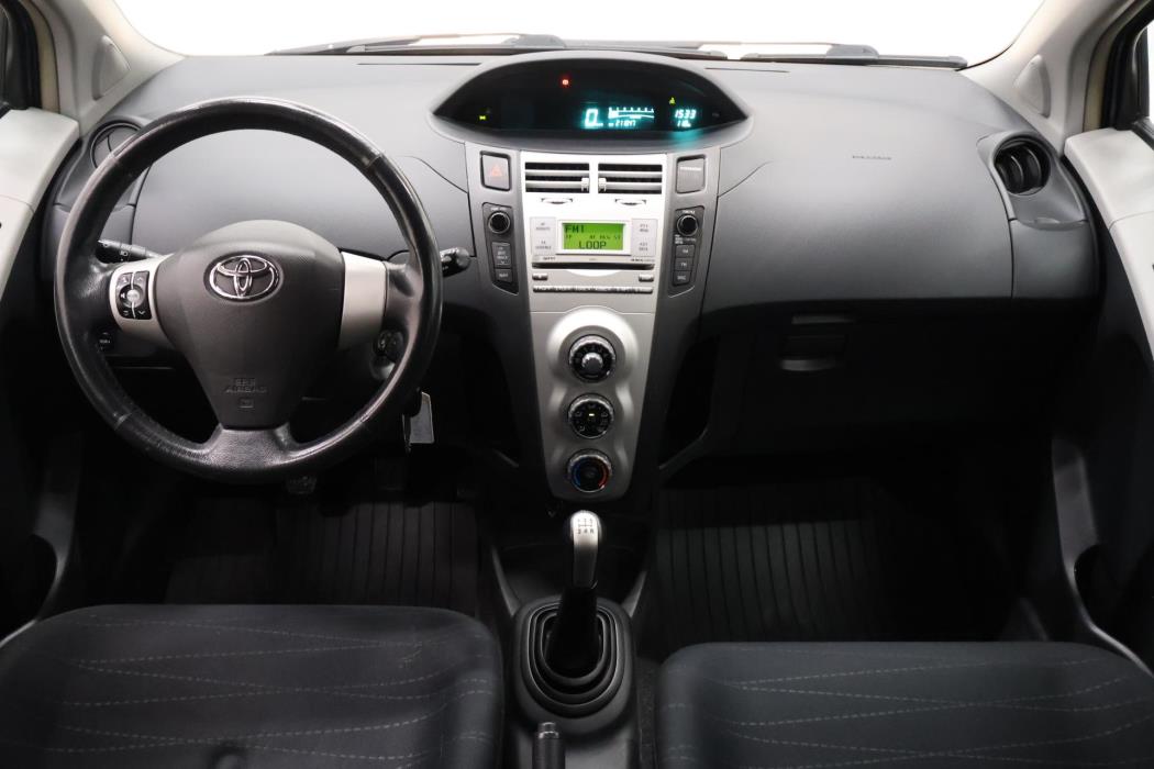 TOYOTA Yaris 2006