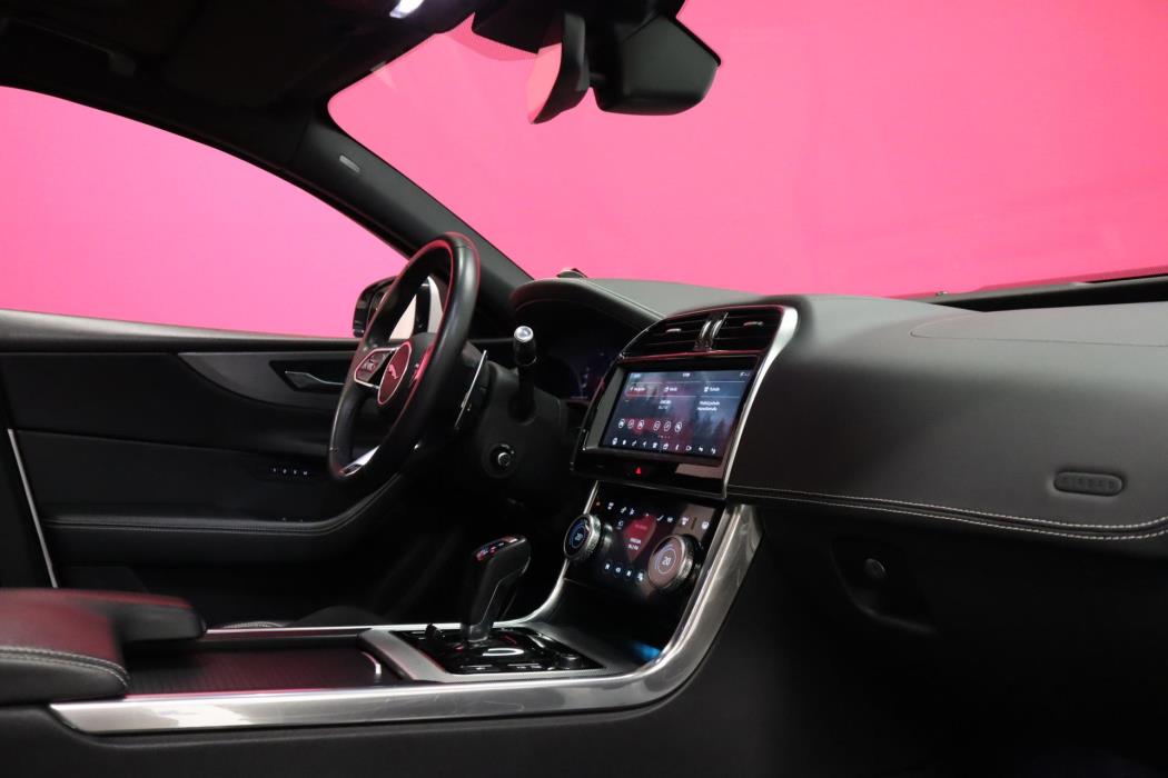 JAGUAR XE 2020