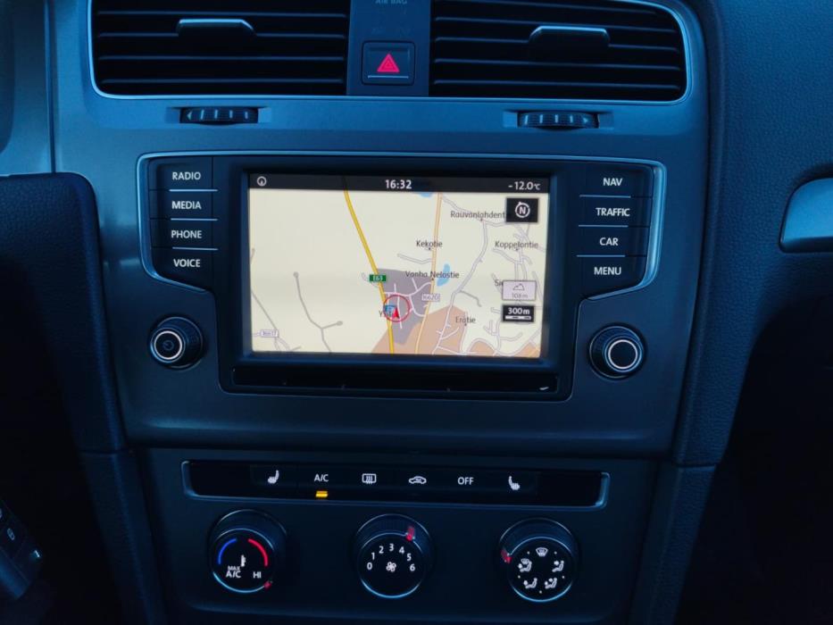 VOLKSWAGEN Golf 2016