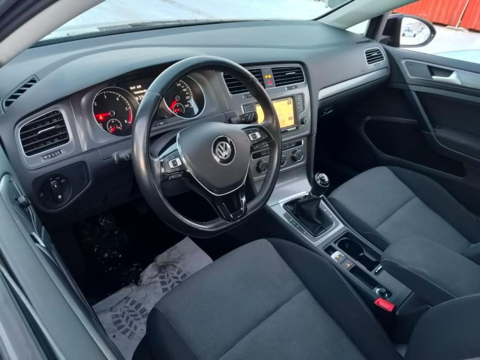 VOLKSWAGEN Golf 2016