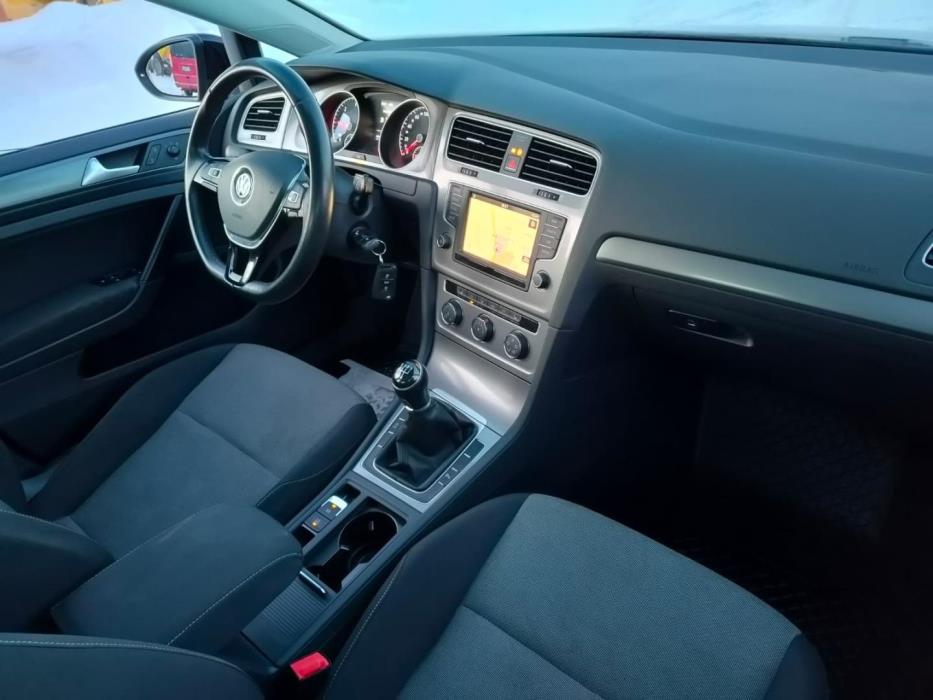 VOLKSWAGEN Golf 2016