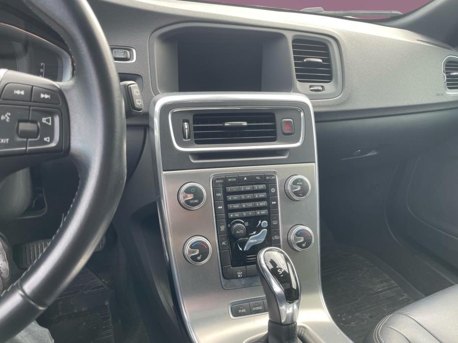 VOLVO V60 2016