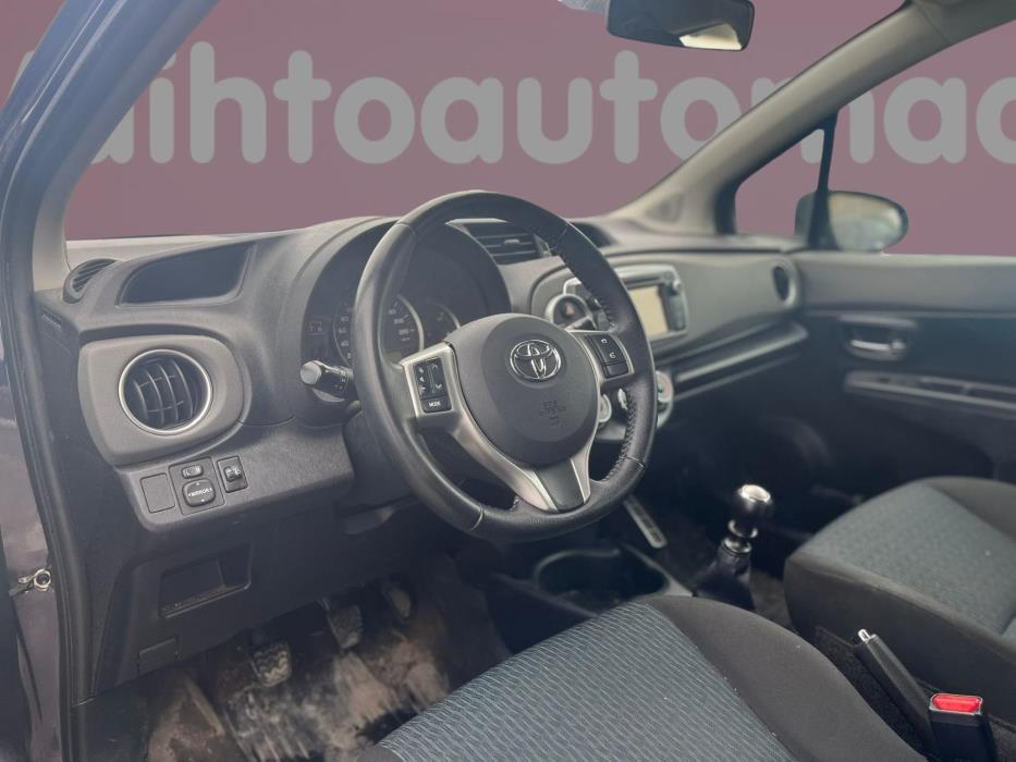 TOYOTA Yaris 2012