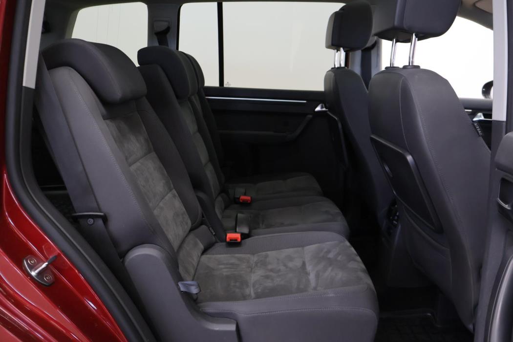 VOLKSWAGEN Touran 2013