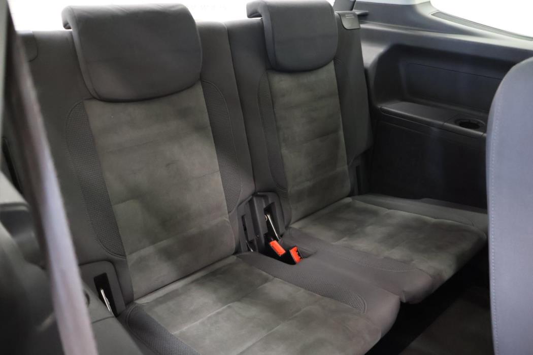 VOLKSWAGEN Touran 2013
