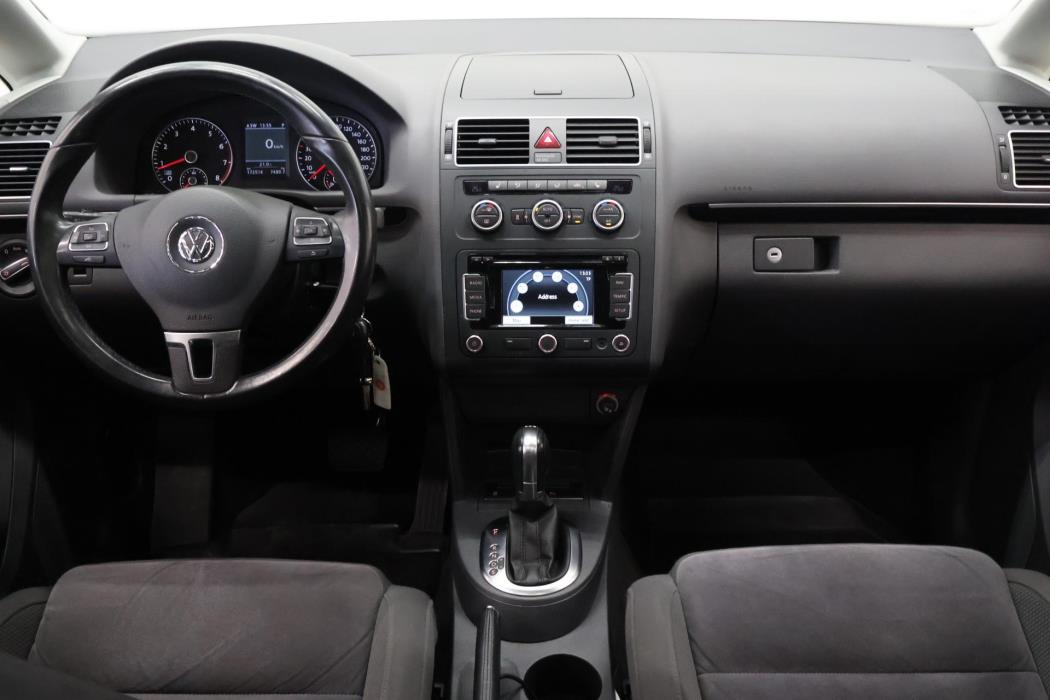 VOLKSWAGEN Touran 2013