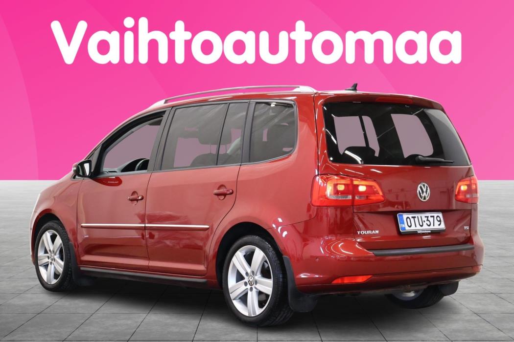 VOLKSWAGEN Touran 2013