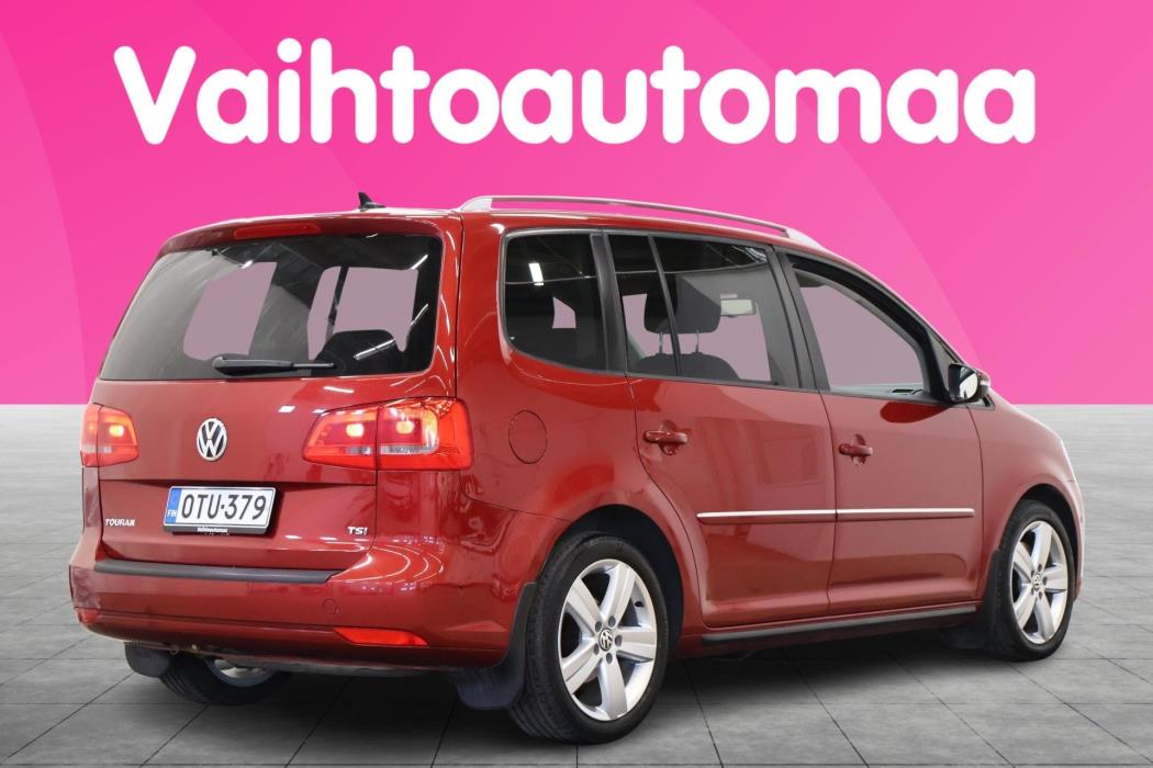 VOLKSWAGEN Touran 2013