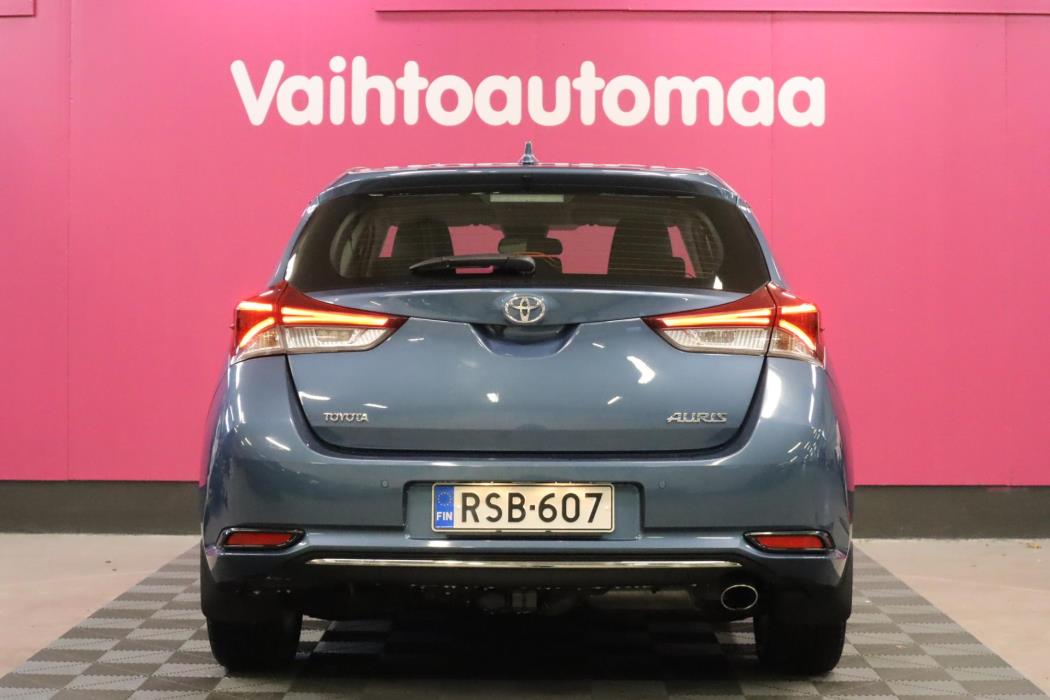TOYOTA Auris 2015