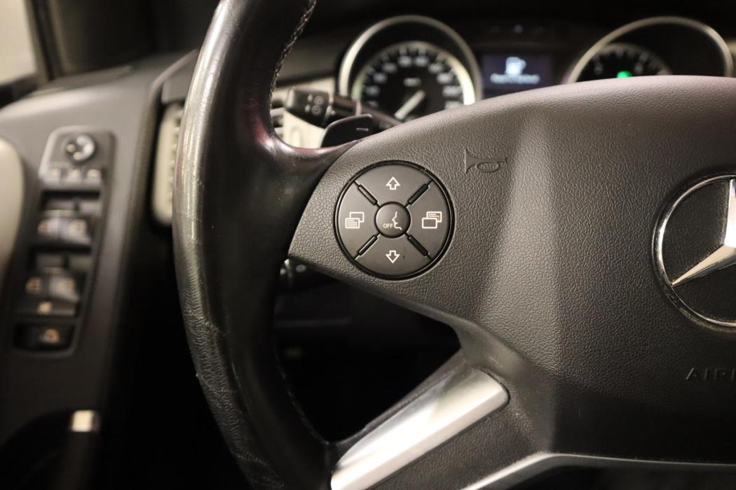 MERCEDES-BENZ R 2011