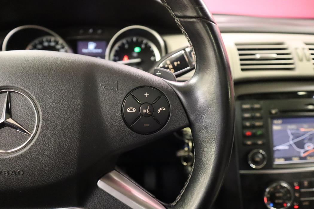 MERCEDES-BENZ R 2011