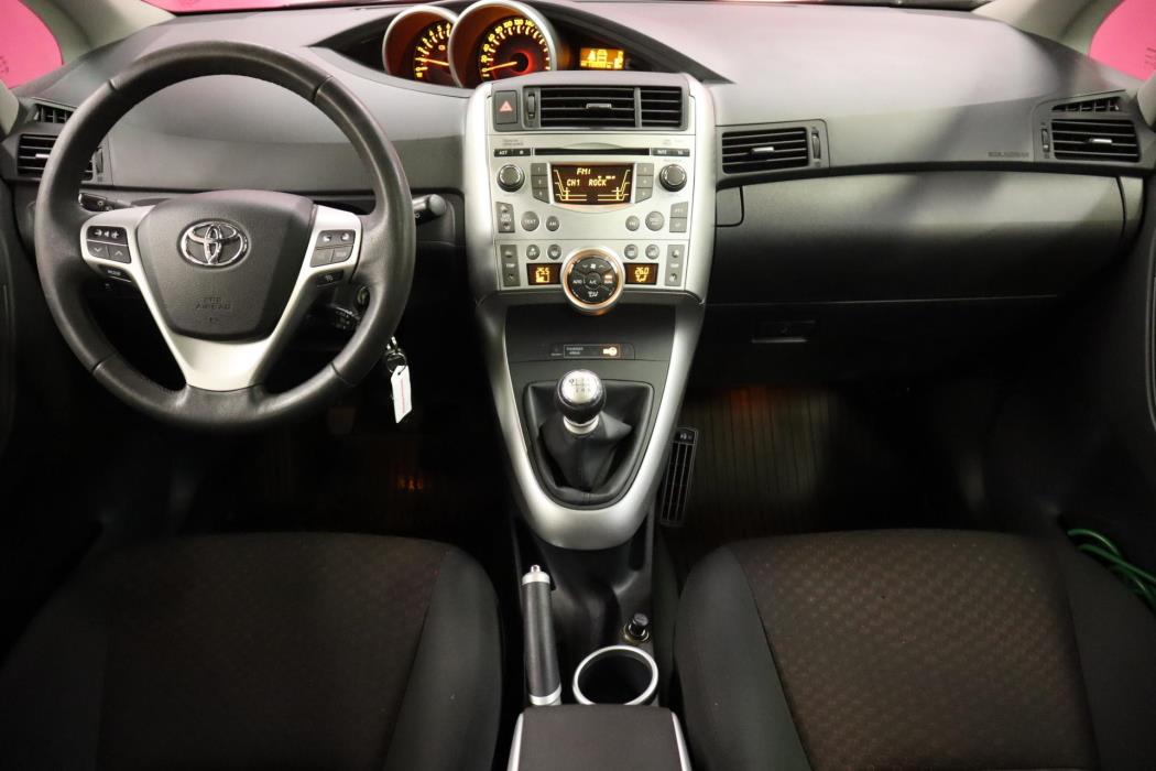 TOYOTA Verso 2010