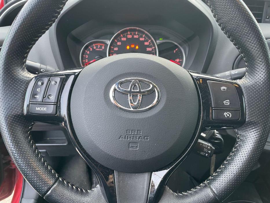 TOYOTA Yaris 2016