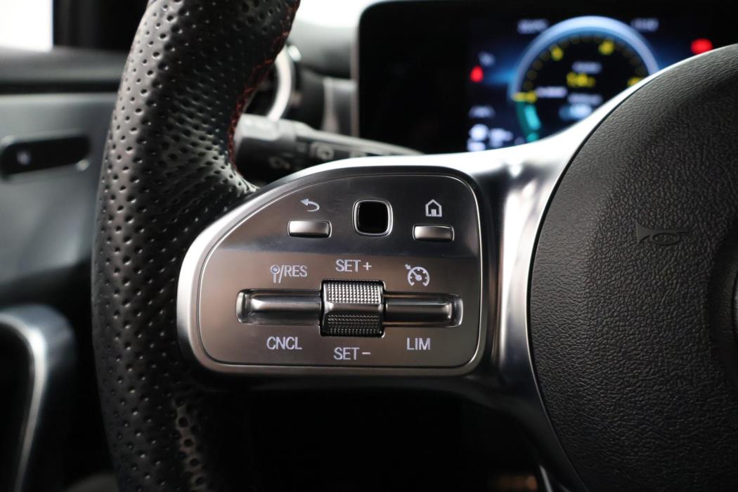 MERCEDES-BENZ A 2020