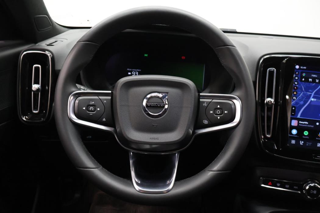 VOLVO XC40 2023