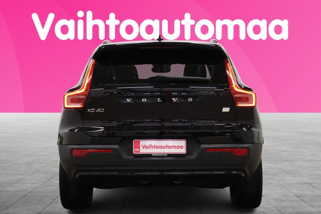 VOLVO XC40 2023