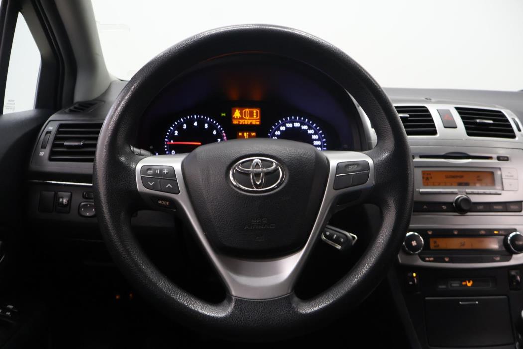 TOYOTA Avensis 2012