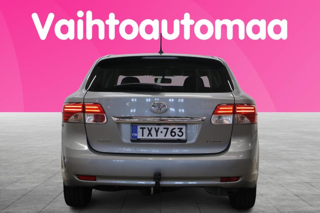 TOYOTA Avensis 2012