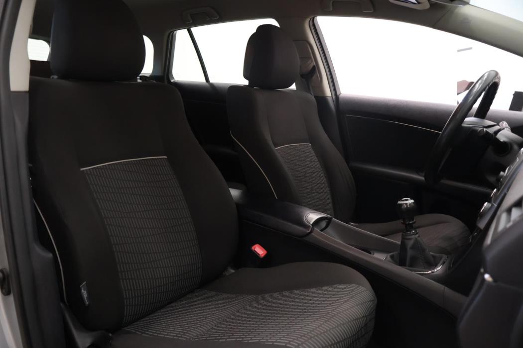 TOYOTA Avensis 2012