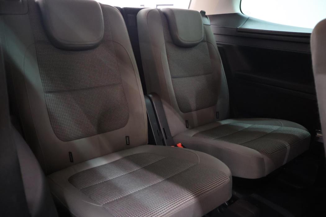 VOLKSWAGEN Sharan 2012
