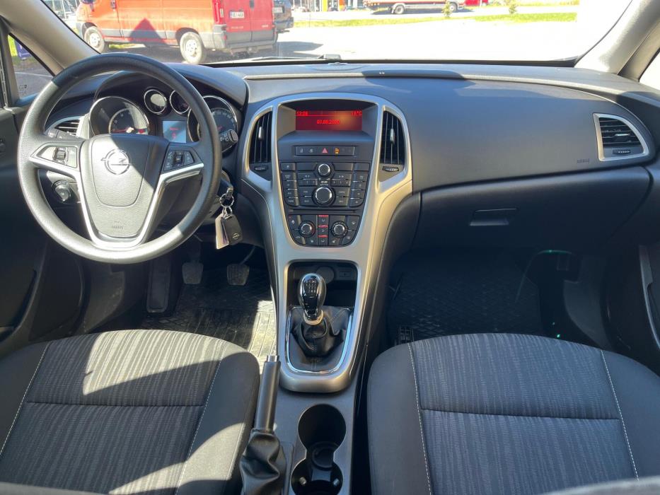 OPEL Astra 2011