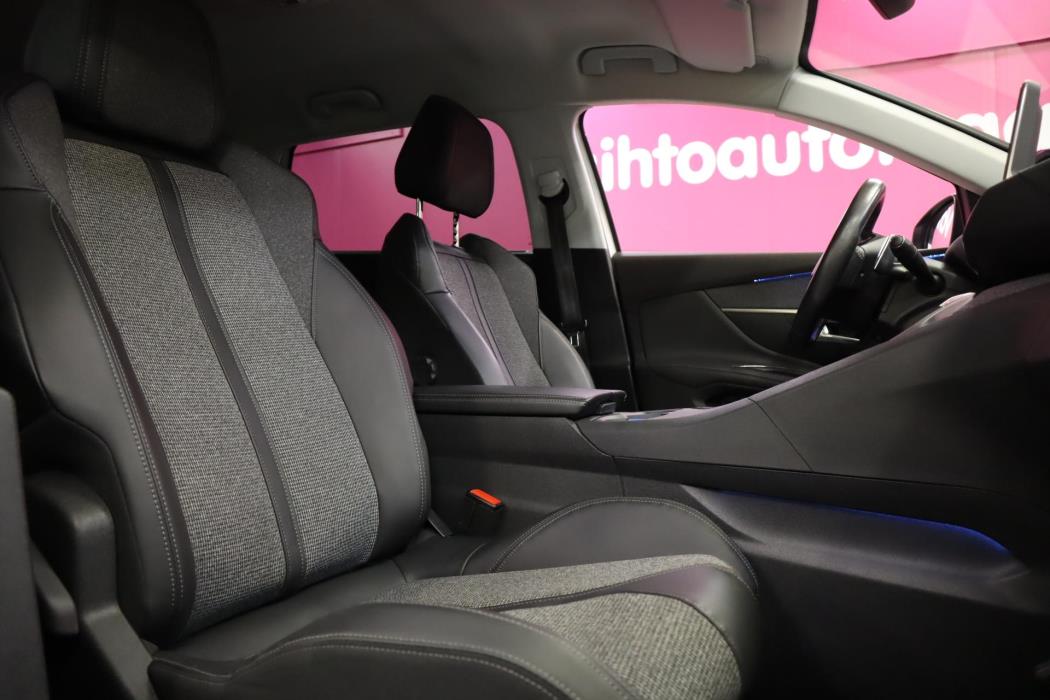 PEUGEOT 5008 2018