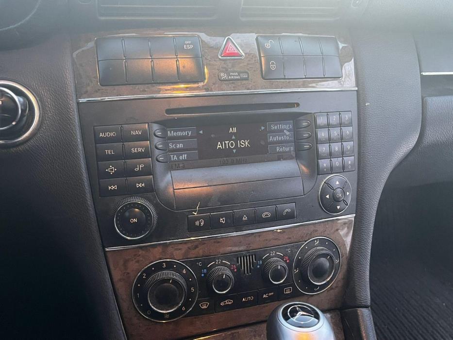 MERCEDES-BENZ C 2004